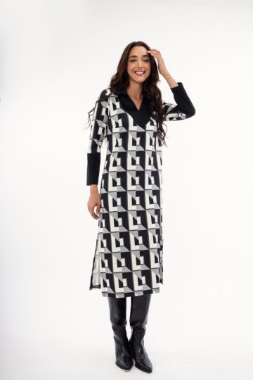 Φόρεμα εμπριμέ μαύρο με γεωμετρικά σχέδια - 