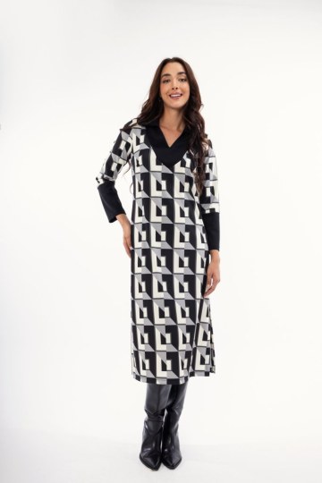 Φόρεμα εμπριμέ μαύρο με γεωμετρικά σχέδια - 