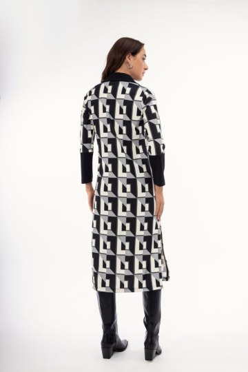 Φόρεμα εμπριμέ μαύρο με γεωμετρικά σχέδια - 