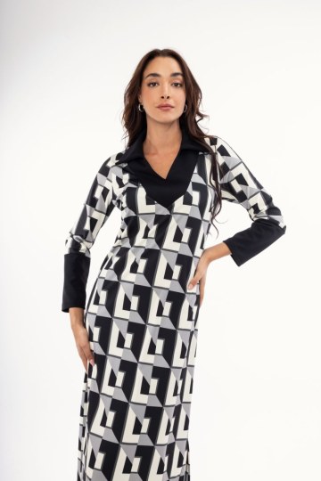 Φόρεμα εμπριμέ μαύρο με γεωμετρικά σχέδια - 