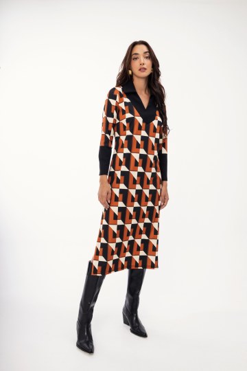Φόρεμα εμπριμέ εκάι με γεωμετρικά σχέδια