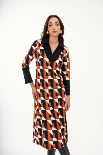 Φόρεμα εμπριμέ εκάι με γεωμετρικά σχέδια - 