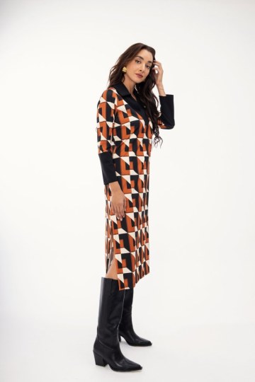 Φόρεμα εμπριμέ εκάι με γεωμετρικά σχέδια - 