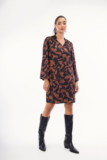 Φόρεμα καφέ με γεωμετρικά σχέδια 