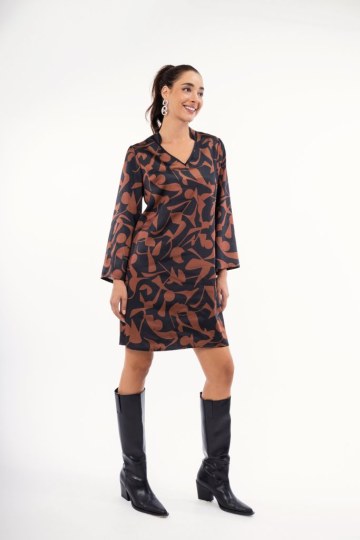 Φόρεμα καφέ με γεωμετρικά σχέδια  - 