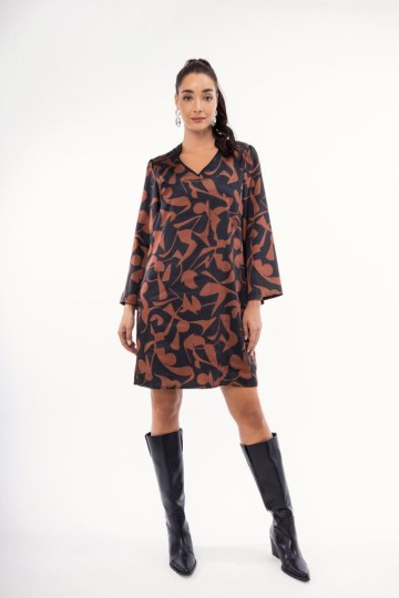 Φόρεμα καφέ με γεωμετρικά σχέδια  - 