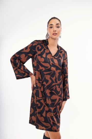 Φόρεμα καφέ με γεωμετρικά σχέδια  - 