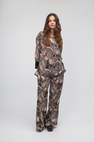 Σετ με φλοράλ και animal print λεπτομέρειες