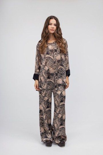 Σετ με φλοράλ και animal print λεπτομέρειες - 