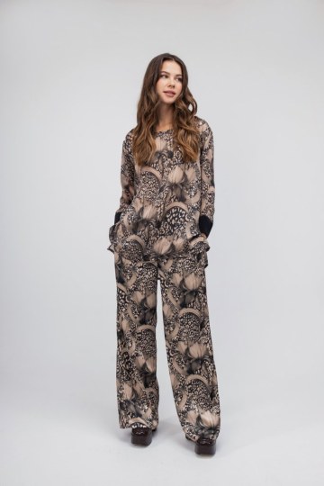 Σετ με φλοράλ και animal print λεπτομέρειες - 