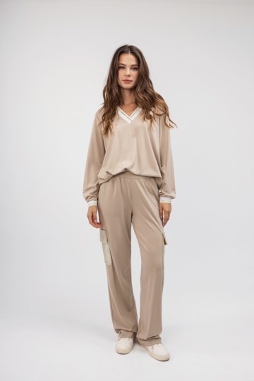 Μπλούζα μπεζ με χρυσές λεπτομέρειες