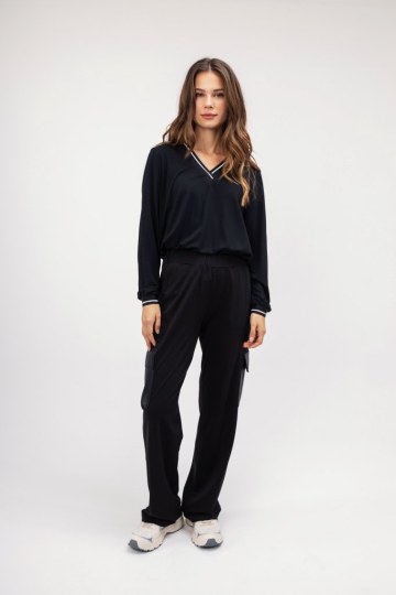 Μπλούζα μαύρη με ασημί λεπτομέρειες - 