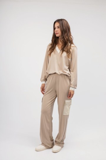 Μπλούζα μπεζ με χρυσές λεπτομέρειες - 