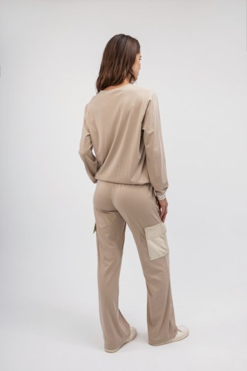 Μπλούζα μπεζ με χρυσές λεπτομέρειες - 