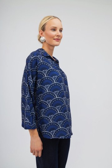 Πουκάμισο μπλε με ιδιαίτερα κυκλικά σχέδια  - 