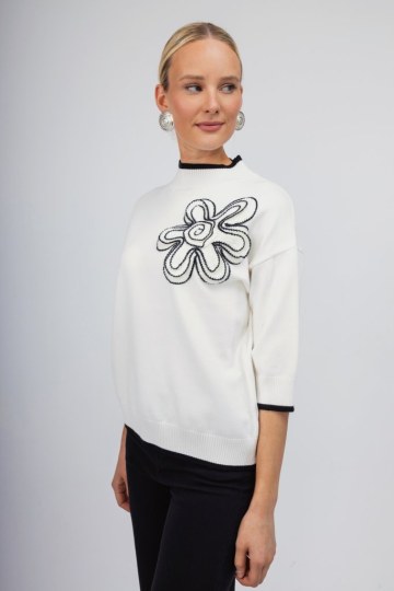 Πουλόβερ λευκό με κεντητό λουλούδι - 