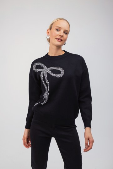 Πουλόβερ μαύρο με σχέδιο φίογκο από strass