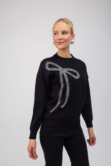 Πουλόβερ μαύρο με σχέδιο φίογκο από strass - 