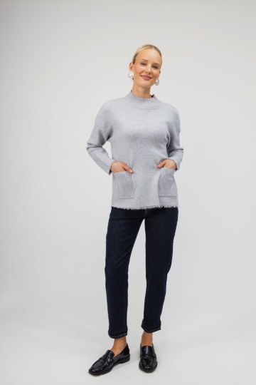 Πουλόβερ γκρι με τσέπες - 