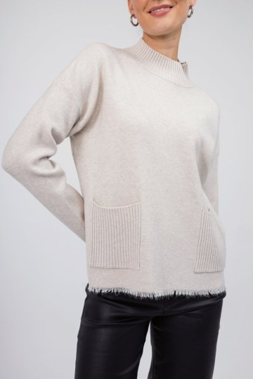 Πουλόβερ εκρού με τσέπες - 