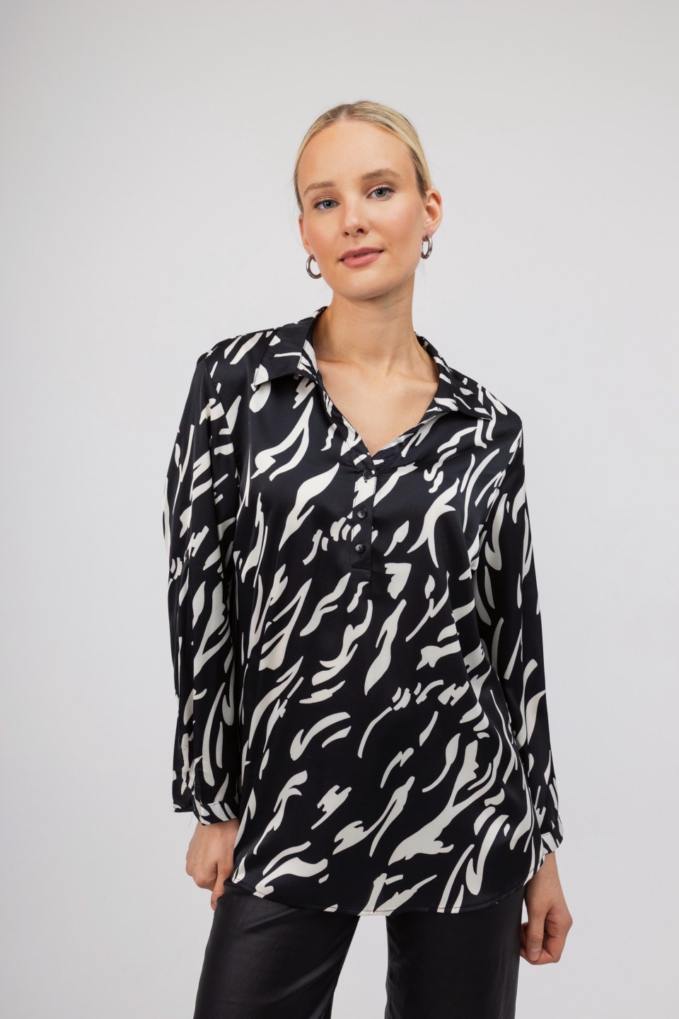 Πουκάμισο μαύρο με λευκά σχέδια