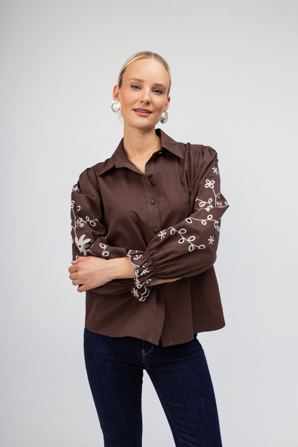 Πουκάμισο καφέ με λουλούδια και λάστιχο