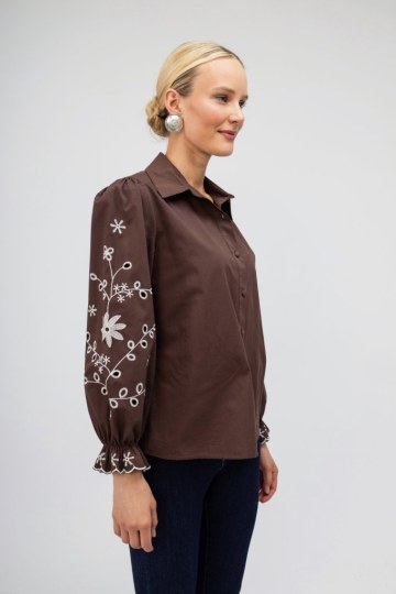 Πουκάμισο καφέ με λουλούδια και λάστιχο - 