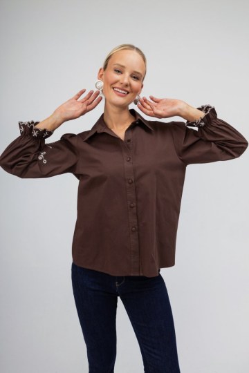 Πουκάμισο καφέ με λουλούδια και λάστιχο - 