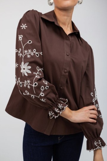 Πουκάμισο καφέ με λουλούδια και λάστιχο - 