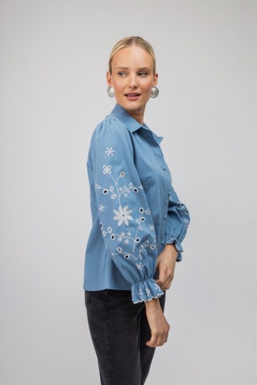 Πουκάμισο σιέλ με λουλούδια και λάστιχο - 