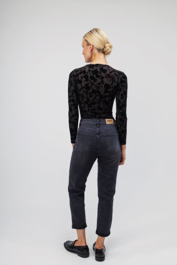 Κορμάκι εφαρμοστό με βελουτέ λεπτομέρειες μαύρο - 