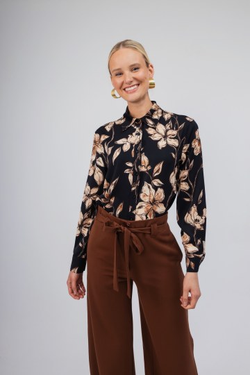 Πουκάμισο σκούρο καφέ με λουλούδια