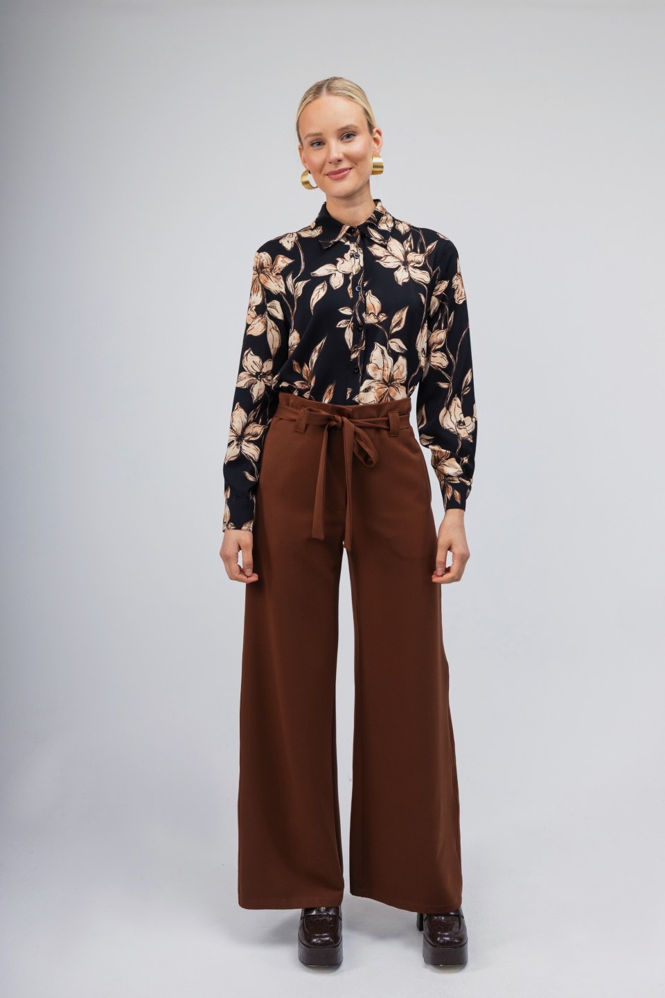 Παντελόνα ψηλόμεση με κουμπί σε ίσια γραμμή εκάι