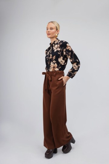 Παντελόνα ψηλόμεση με κουμπί σε ίσια γραμμή εκάι - 