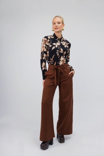 Παντελόνα ψηλόμεση με κουμπί σε ίσια γραμμή εκάι - 