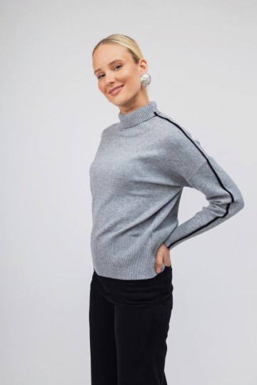 Πουλόβερ γκρι ζιβάγκο με μαύρη λεπτομέρεια - 