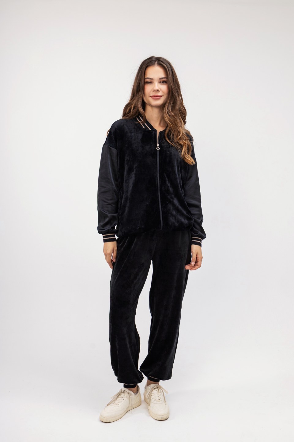 Ζακέτα-Φούτερ μαύρη βελουτέ με φερμουάρ