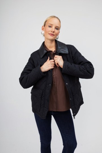 Μπουφάν μαύρο με κουμπιά και γιακά - 