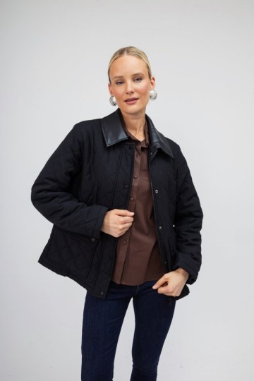 Μπουφάν μαύρο με κουμπιά και γιακά - 