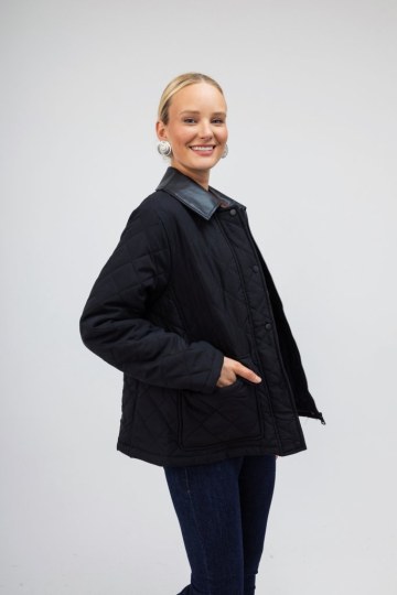 Μπουφάν μαύρο με κουμπιά και γιακά - 