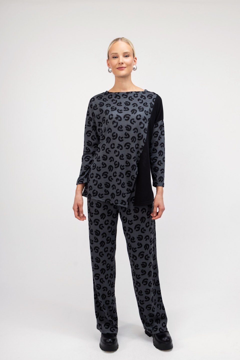 Σετ γκρι με animal print σχέδιο