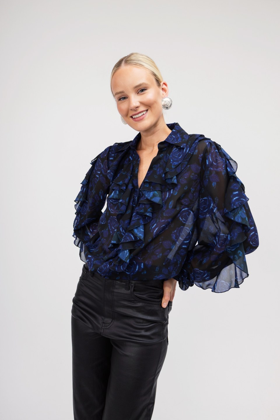 Πουκάμισο με μπλε τριαντάφυλλα και βολάν