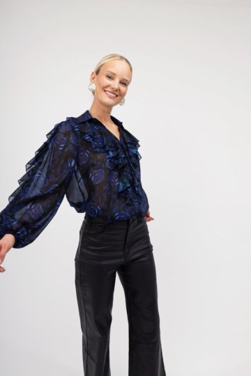 Πουκάμισο με μπλε τριαντάφυλλα και βολάν - 