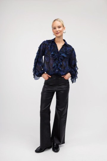 Πουκάμισο με μπλε τριαντάφυλλα και βολάν - 