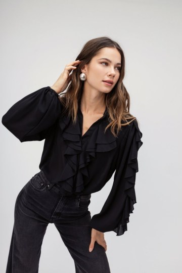 Πουκάμισο μαύρο  με βολάν - 