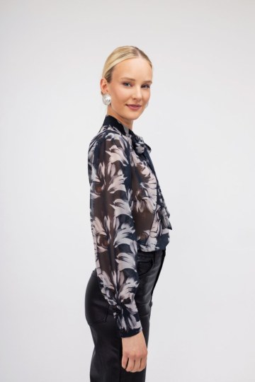 Πουκάμισο μαύρο φλοράλ με διαφάνεια και φιόγκο. - 