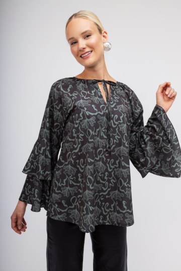 Πουκάμισο με ιδιαίτερη λαιμόκοψη εμπριμέ μέντα - 