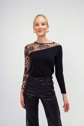 Μπλούζα με μπεζ animal print λεπρομέρειες και τριάνταφυλλα