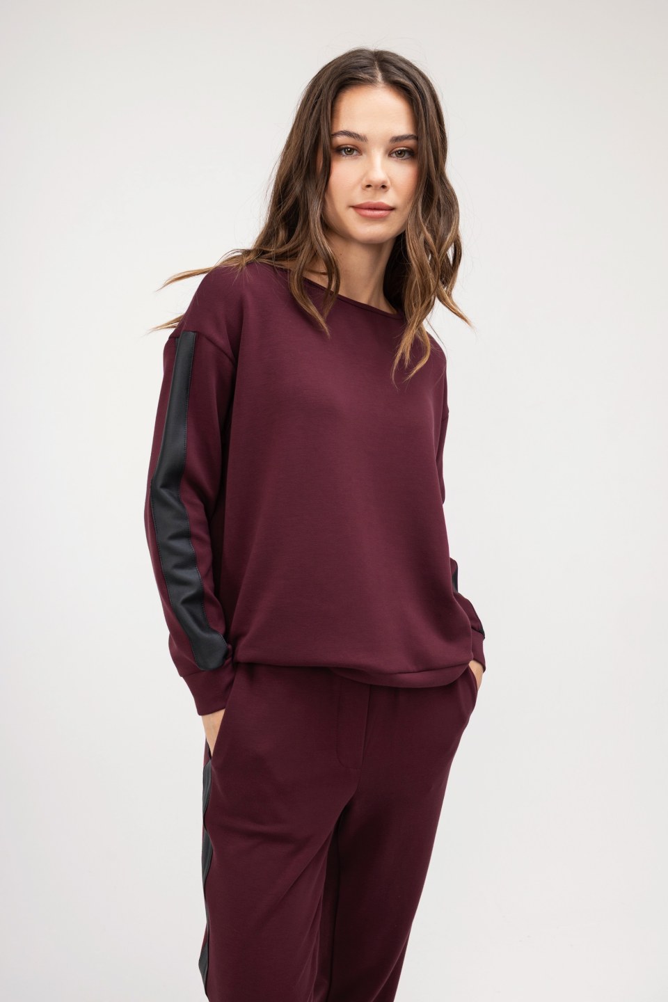 Φούτερ-Μπλούζα μπορντό με μαύρη λεπτομέρεια