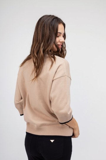 Πουλόβερ μπεζ με κεντητό λουλούδι - 